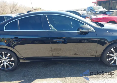 2016 Volvo S60 T6 Drive-E Platinum z USA, uszkodzony, nr VIN YV149MFM1G2397879